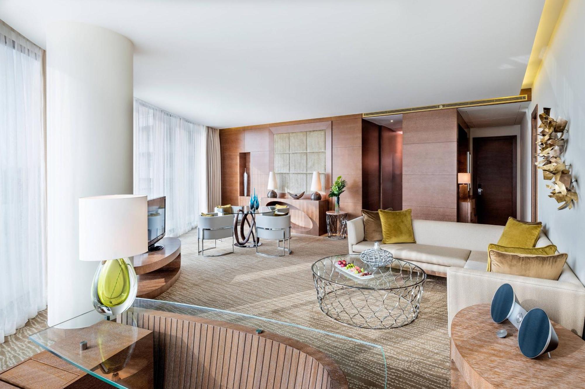 เจดับบลิว แมริออท อับเชอรอน บากู Hotel ภายนอก รูปภาพ A suite at the Ritz-Carlton, DIFC