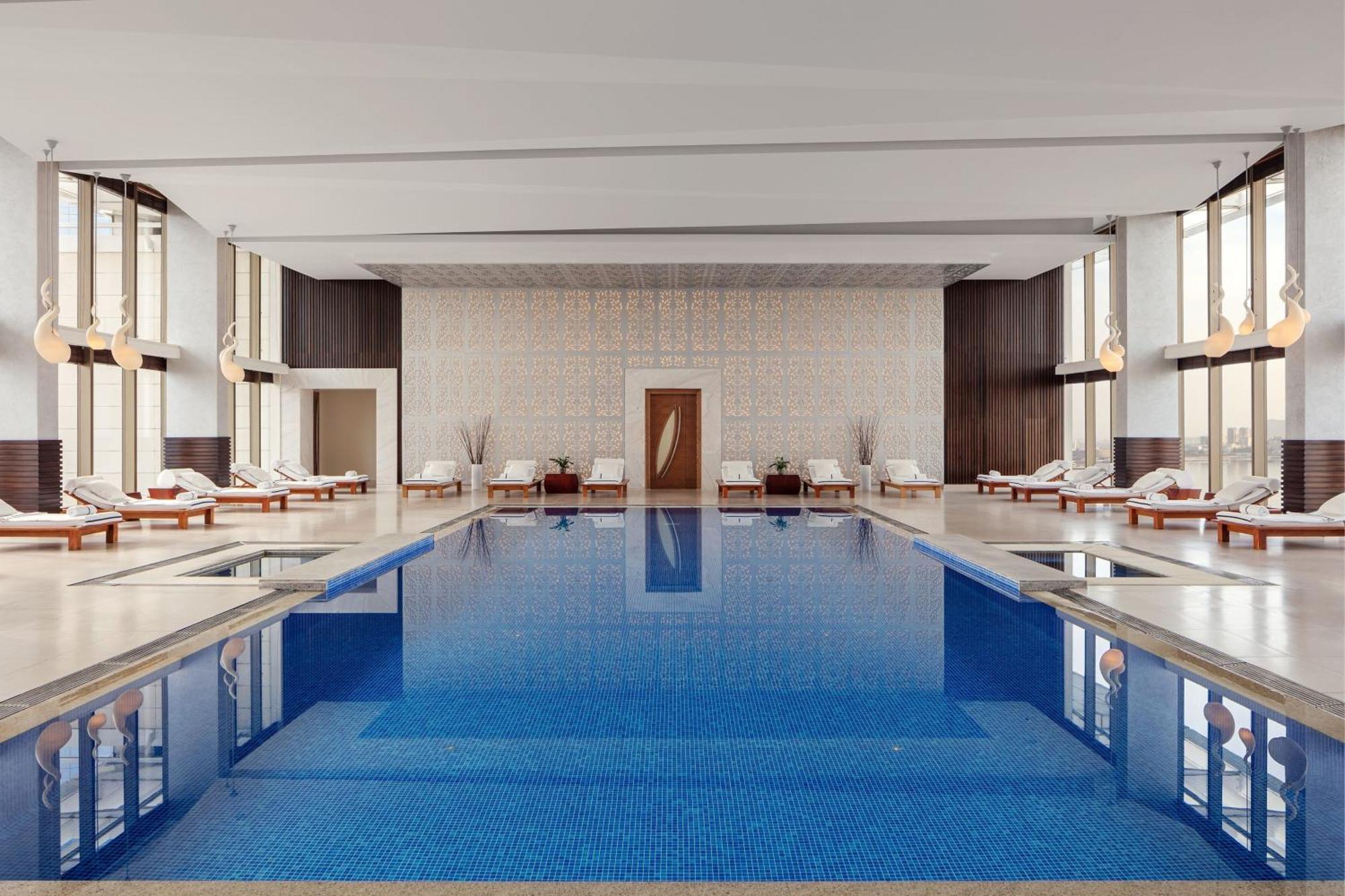 เจดับบลิว แมริออท อับเชอรอน บากู Hotel ภายนอก รูปภาพ The pool at The Concourse