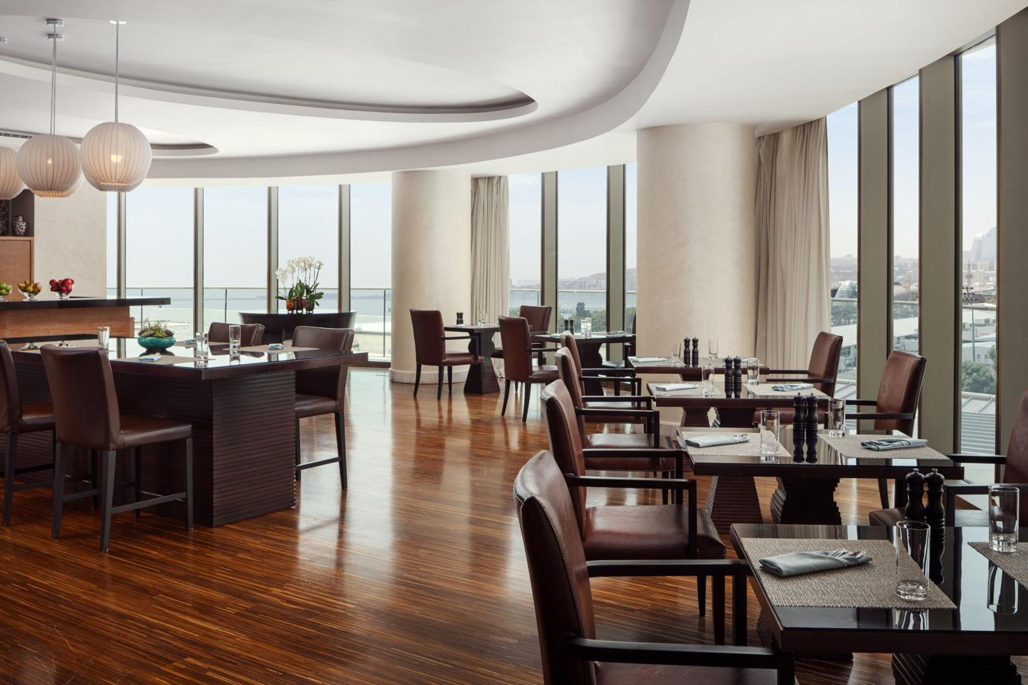 เจดับบลิว แมริออท อับเชอรอน บากู Hotel ภายนอก รูปภาพ The Club Lounge at the Ritz-Carlton, Dubai